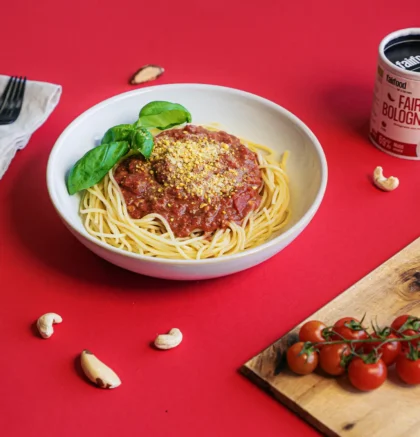 Fairfood-vegane-Nuss-Bolognese-zubereitet