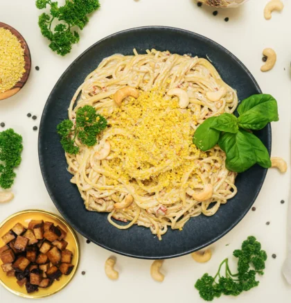 Fairfood-vegane-Nuss-Carbonara-Serviervorschlag