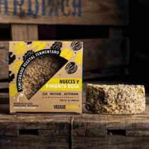 Veggie Karma Semicurado mit Baumnüssen und rosa Pfeffer 200g