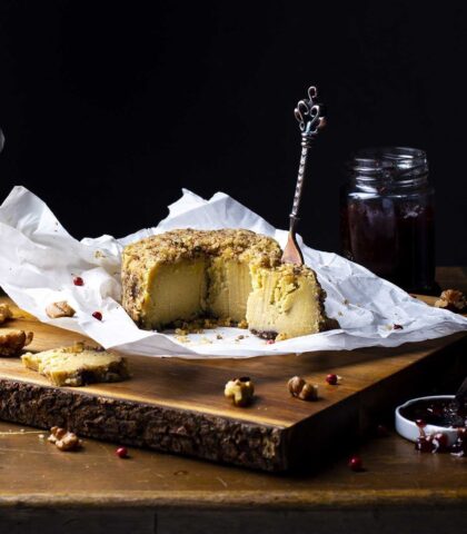 Veggie-karma-veganer-kaese-walnuesse-und-rosa-pfeffer-glutenfrei